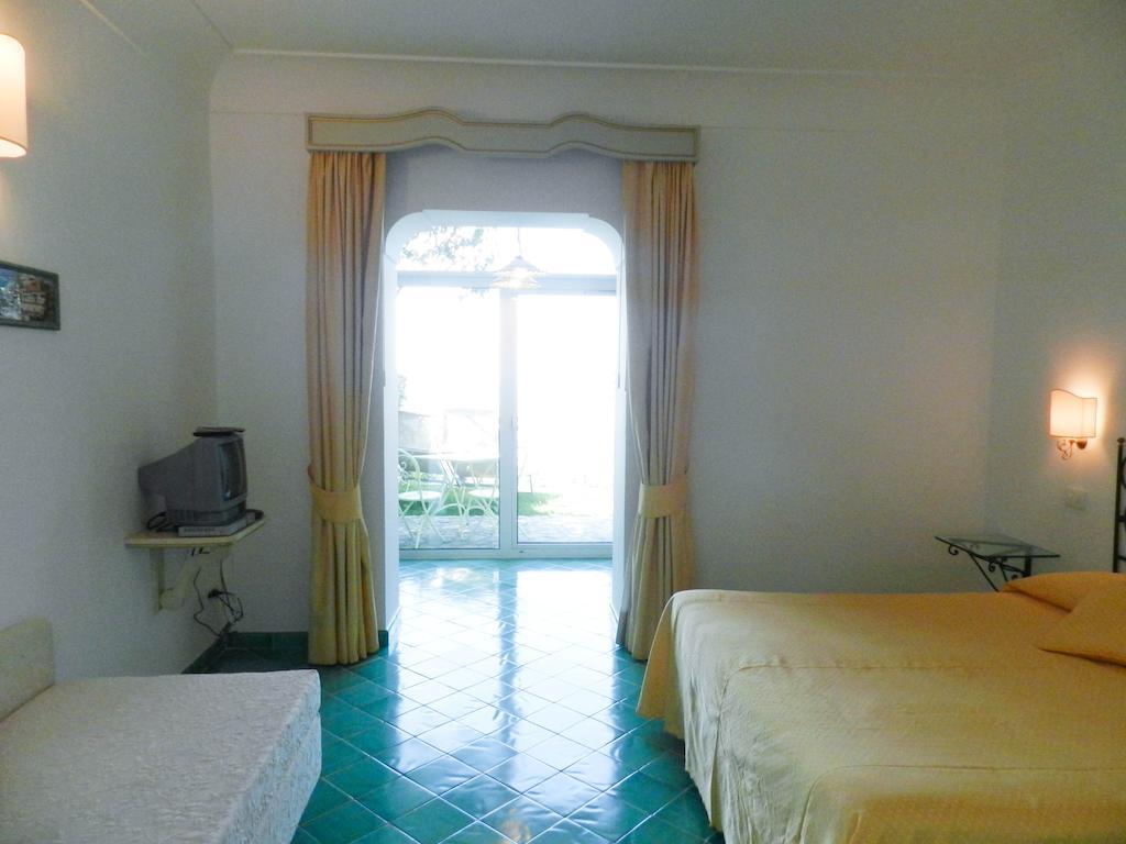 Bacio Del Sole B&B Positano Bagian luar foto
