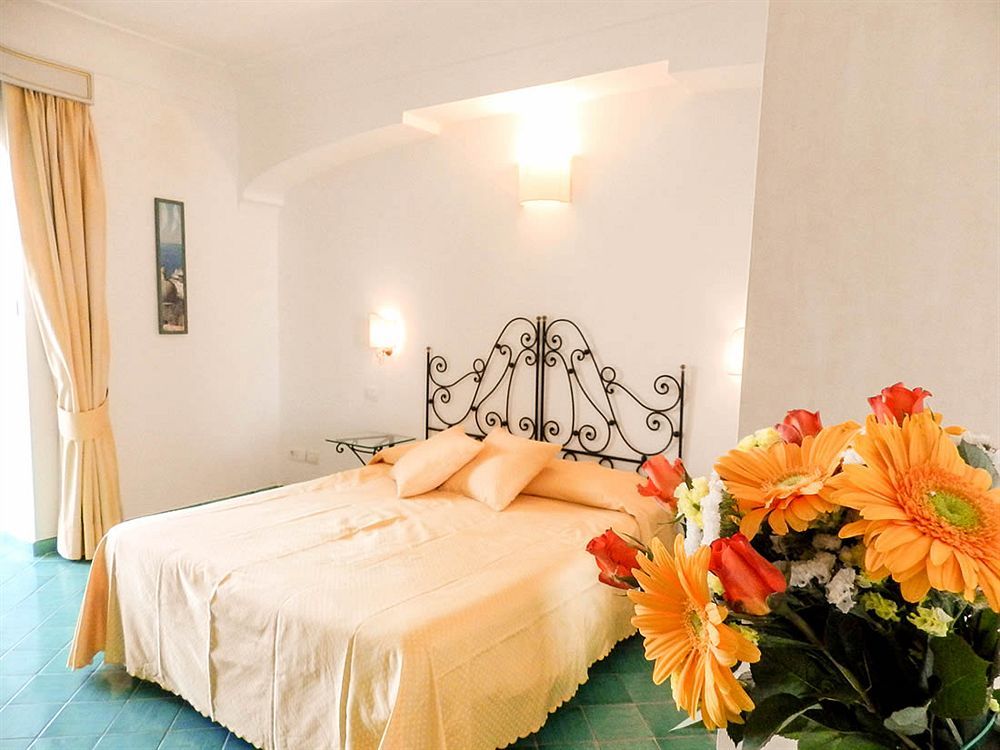 Bacio Del Sole B&B Positano Bagian luar foto